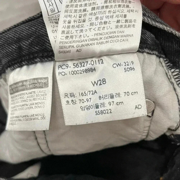 Levi's 501 Original Women's High-Rise Jean Denim Shorts Raw Hem Sz 28 - Picture 8 of 10